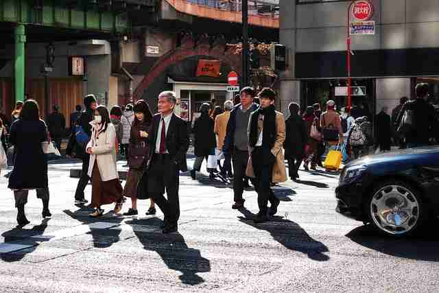 弹幕文化《海角网站》跨界合作风险提示  第2张